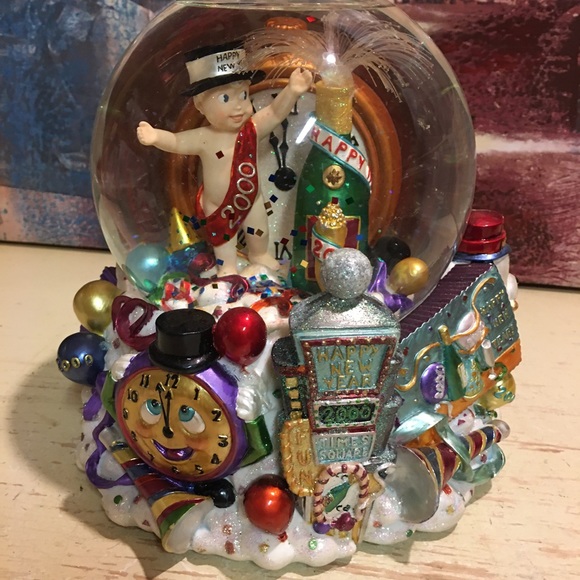 Christopher Radko Musical Snow Globe - Picture 2 of 12